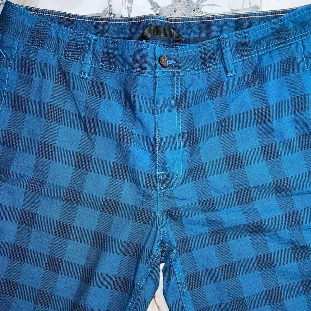 The North Face Shorts Mens Size 40 Blue Plaid Relaxed Fit Hiking Cargo Pockets